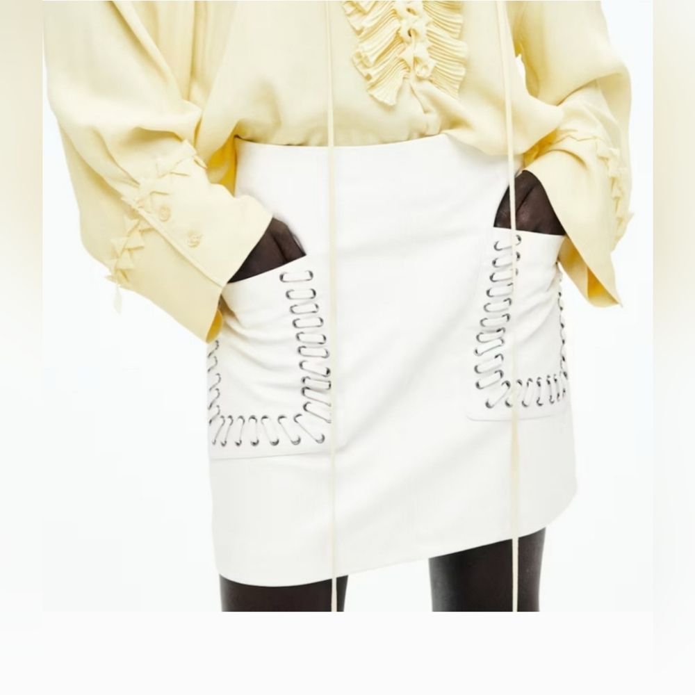 H&M S/S 2025 Coated Mini Skirt (Cream) Brand New